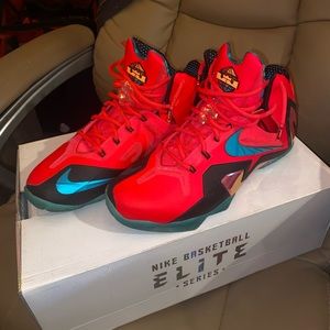 Lebron XI Elite Sneakers